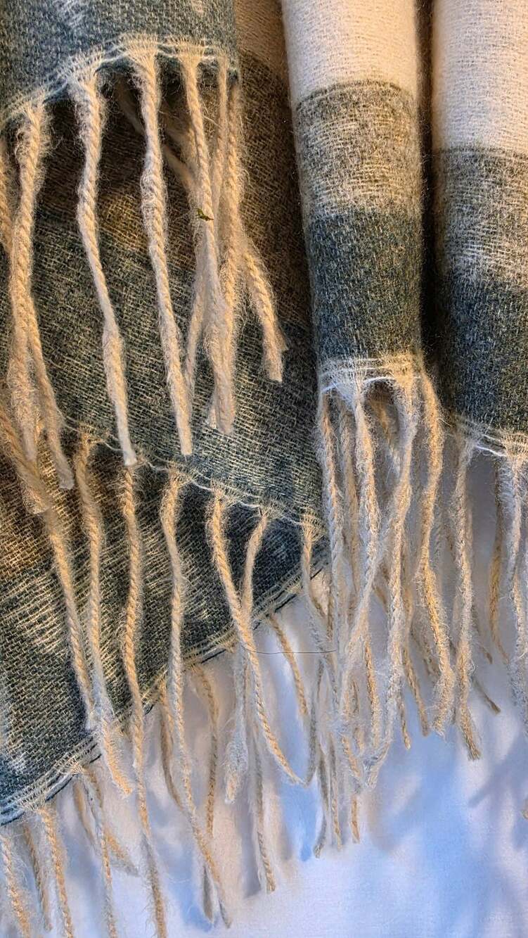 Aztec Pattern Fringe Ruana Wrap, One-size - Picture 3 of 4